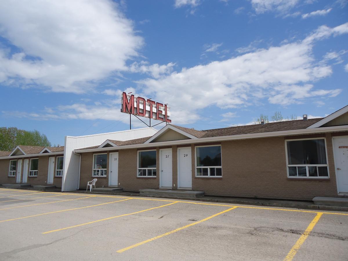 Motel Le Rond Point Metabetchouan Exteriör bild