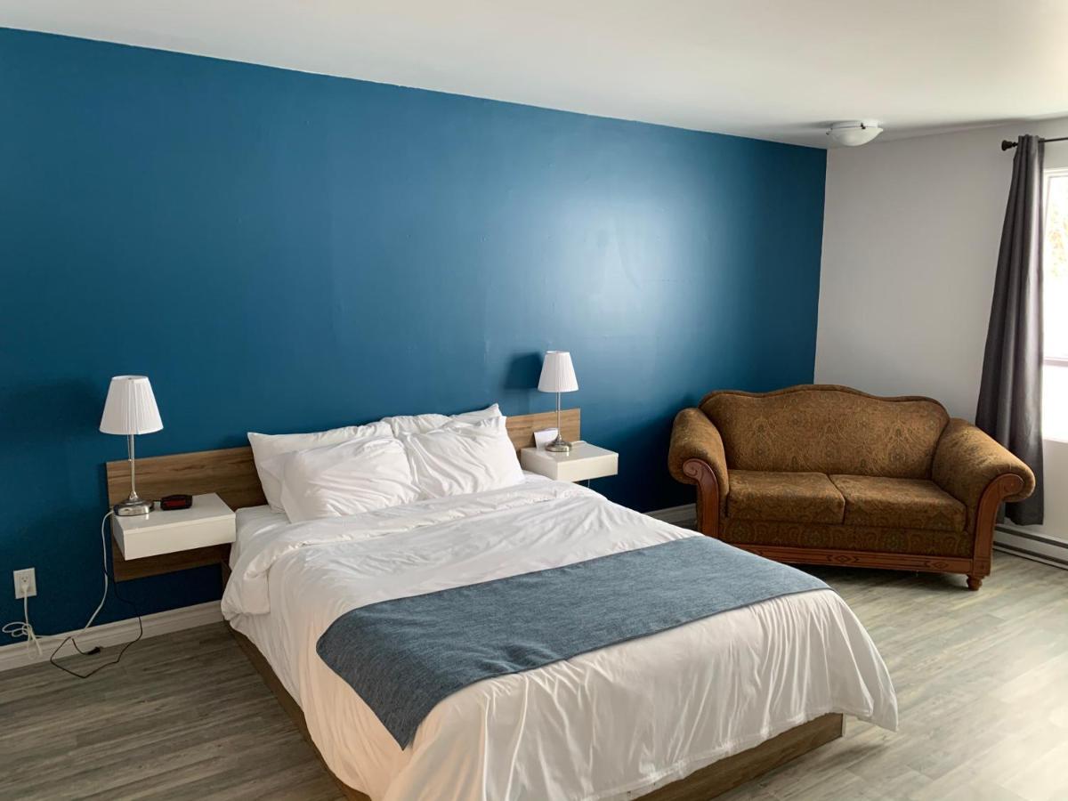 Motel Le Rond Point Metabetchouan Exteriör bild